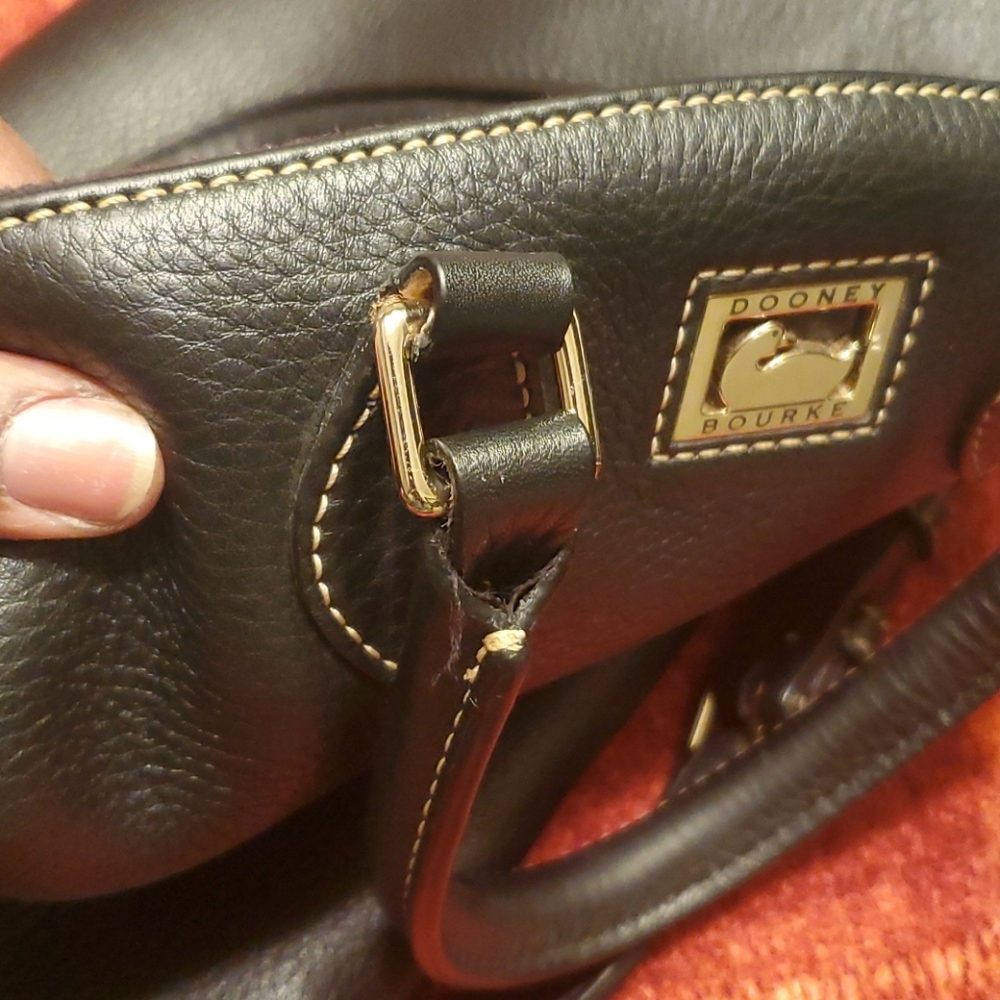 Dooney &Bourke|| Black leather bag - Picture 4 of 12